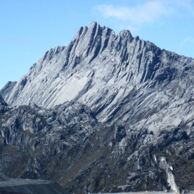Gunung Puncak Jaya (Carstensz Pyramid)