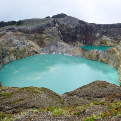 Gunung Kelimutu