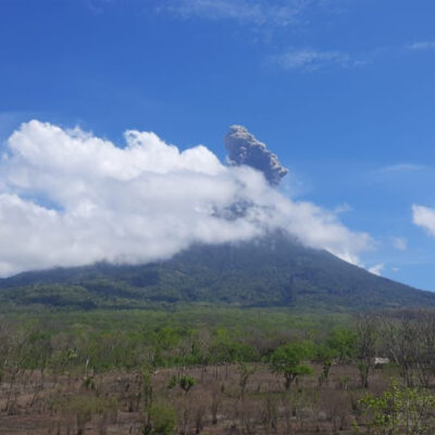 Jalur Pendakian Gunung Ile Ape (Ile Lewotolok)