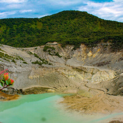 Jalur Pendakian Gunung Tangkuban Perahu