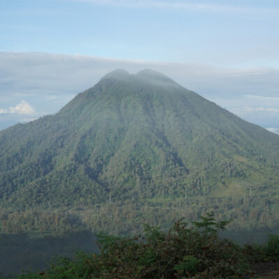 Jalur Pendakian Gunung Tangkit Tebak